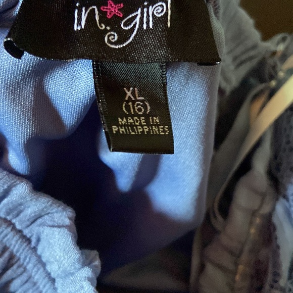 One pice - Picture 3 of 5